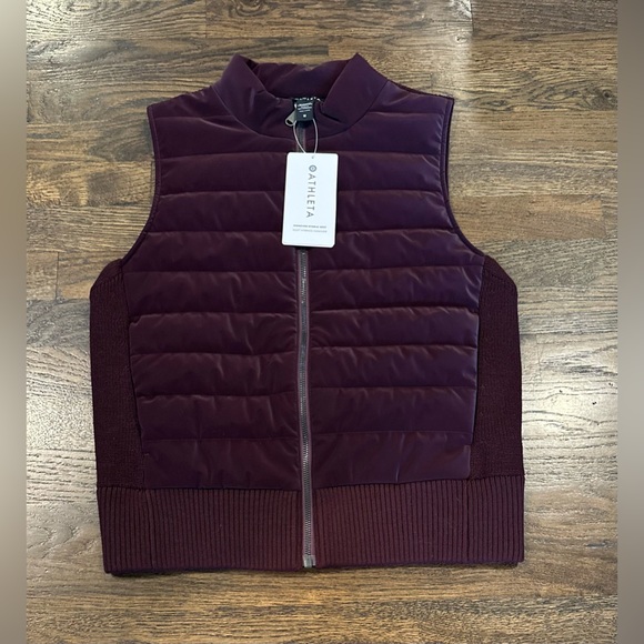 ATHLETA Hanover Hybrid Puffer Vest Cabernet Burgundy Front Zip Women's M NWT - Picture 1 of 9